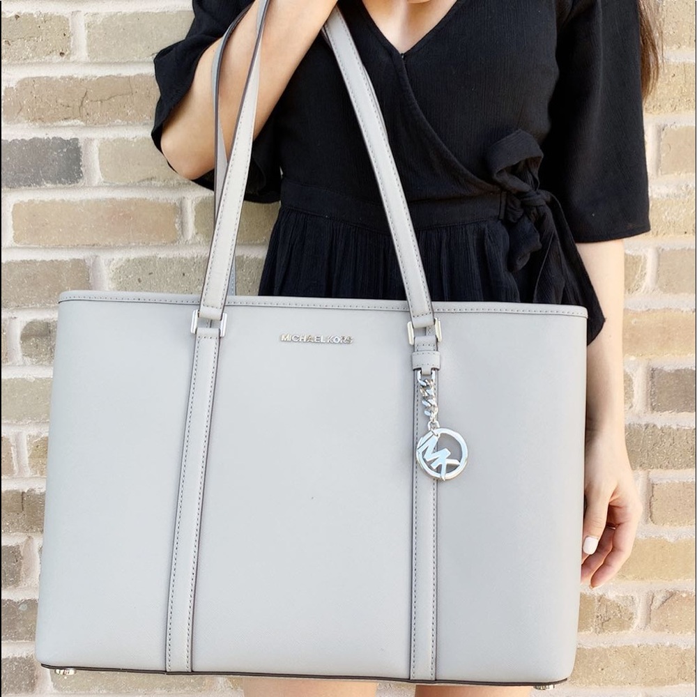 Gaby’sBags👜💕- NWT Michael Kors Large Tote - Picture 3 of 8